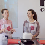 Ина и Роси са сестри и са основателите на Rosey’s mark, марката посветена на храна от български рози.