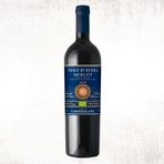 2015 Nero d'Avola & Merlot, Terre Siciliane IGT, Castellani, ItalyИнтензивен, рубиненочервен цвят с тъмновиолетов оттенък. Уникален плодов характер – червени боровинки, черна череша, нар, деликатен мек вкус с типичните плодови нотки и ядки. Средно плътно тяло с кадифена структура. Добре се съчетава с ризото, паста на фурна, червени меса, дивеч, агнешко и сирена с подправки.Цена: 9.00 лв.