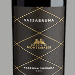 Rocca di Montemassi Sassabruna 2013 Maremma Toscana DOCВинен регион: Марема, ТосканаКатегория: DOC (Denominazione di Origine Controllata)Сорт: 80% Санджовезе, 10% Мерло, 10% СираЦвят: Дълбок рубиненочервенАромат: Мармалад, къпини, подправки и лека минералностВкус: Свеж, добре балансиран вкус с добре интегрирани танини, допълнени с пиперливи нотки