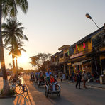 Крайбрежна променада в град Hoi An.Цялата статия може да прочетете тук.