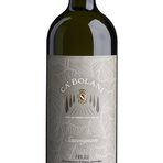 Tenuta Ca' Bolani Sauvignon Blanc 2016, Friuli, ИталияИзба Tenuta Ca' Bolani лежи в сърцето на Aquileia D.O.C и представлява най-голямата самостоятелна площ от засети лозя в Северна Италия (около 600 хектара). През 1970 г. тя става първата закупена собственост от известното семейство Зонин извън Венето.В района на Aquileia равновесието на микроклимата е съвършен: умерените ветрове от Адриатическо море намаляват топлината на слънцето в разгара на лятото, което дава възможност за отлично узряване на плодовете, а понижаването на температурата през нощта подобрява първичните аромати на гроздето. Това придава на вината неповторим интензивен характер.Производител: Tenuta Ca' BolaniПроизход: ИталияВинен район: ФриулиСорт: 100% Совиньон бланЦвят: блед сламено-жълт със зеленикави оттенъциАромат: свеж и интензивен, с намек на зелени чушки, бъз и салвияВкус: свеж, атрактивно плодов и устойчивПоднесено със: сезонни зеленчуци, желе от билки, консоме от горски гъби, приготвено от шеф Симеон Петков