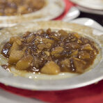 За десерт Тюркан беше приготвила кадаиф с крем казандиби, поръсен с карамелизирани круши и орехи.