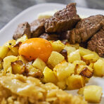 Основното ястие беше още едно традицинно шведско ястие - Rydberg - парчета телешко месо с хрян, сметана и суров жълтък.