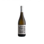 Limnos Organic Wines Muscat Of Alexandria 2018Предлагаме ви едно вино за напреднали. Гръцкият проект Oenos Nature работи с различни биосертифицирани производители из цяла Гърция, за да представи нов прочит на традиционните местни сортове. Те отиват и една стъпка по-напред, като правят вината си натурални, тоест без никакви добавени сулфити и с почти нулеви интервенции по време на винификацията. Резултатът? Едни от най-вълнуващите вина на гръцкия пазар, които бързо намират място сред най-добрите заведения в южната ни съседка. А вече едно от тях може да се намери и у нас. Остров Лимнос от векове се слави със своя александрийски мускат, но с това вино, Oenos Nature заедно с Limnos Organic Wines правят един съвсем различен прочит на този иначе интензивно ароматен сорт. Виното е по-обрано откъм аромати, но те са пренесени във вкуса, който е изпълнен с дълбочина и комплексност, нетипична за белите вина - ще откриете всичко от зрели цитрусови плодове, през ароматни бели цветя и рози до мента.Къде: IbecoКолко: 32 лв.