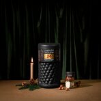 Лакриц с шоколадов миксТази специална кутия съдържа 24 изненади от Lakrids by Bülow – емблематичните датски лакрицови бонбони с фино шоколадово покритие и произведени изцяло без глутен. В нея откриваме от утвърдените класически предложения и сезонните лимитирани серии на марката, до истински специалитети. Сред тях е и линията Slow Crafted – лакриц, създаван по бавна, занаятчийска технология и достъпен само на подбрани пазари по света.От тук 