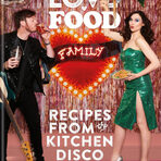 Love. Food. Family: Recipes from the Kitchen DiscoГотварска книга на певицата Софи Елис-Бекстър и съпруга ѝ Ричард Джоунс, които стават известни със своите Kitchen Disco видеа в периода на локдауна през 2020 г. Книгата събира любими семейни рецепти - достъпни, гъвкави и за споделяне, вдъхновени от международни кухни и спомени, които насърчават храненето заедно. Включени са ястия от класическите английски обяди и празнични менюта до средиземноморските, мексиканските и азиатските влияния на семейството, плюс раздел Kitchen Disco Cocktails за напитки.Издателство Octopus Publishing Group, 224 страници, цена: 22.51 €, от libristo 
