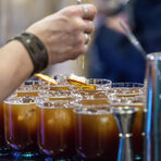 Гостите бяха посрещнати с цветни и вкусни коктейли