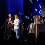 Заради дейността й тя е отличена с Basque Culinary World Prize 2023 и титлата "Световен герой на храната" на FAO за 2024 г. и става първият шеф в Турция с тези престижни награди. С над 25 години опит в социална гастрономия, земеделие и разви- 7 тие на общности, през 2025 г. тя е назначена в Президентския съвет по социални и младежки политики. В речта си шеф Демир каза още, че Анадола не е просто гео- графия, а е жива памет, пренасяща знанието, труда и хуман- ността на хиляди години. "Тези земи, които са дом на близо 12 500 биологични вида, със своите седем региона, четири сезона, разнообразни почвени структури, валежи, ветрове и климат, са един от най-мощните примери за щедростта на природата.