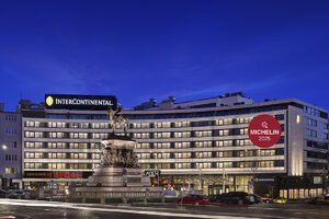 Ресторант на годината 2025 Бакхус, Acqua Panna & S. Pellegrino