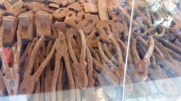 Ако сте минали през немския базар в София сигурно сте видели тези шоколадови инструменти.