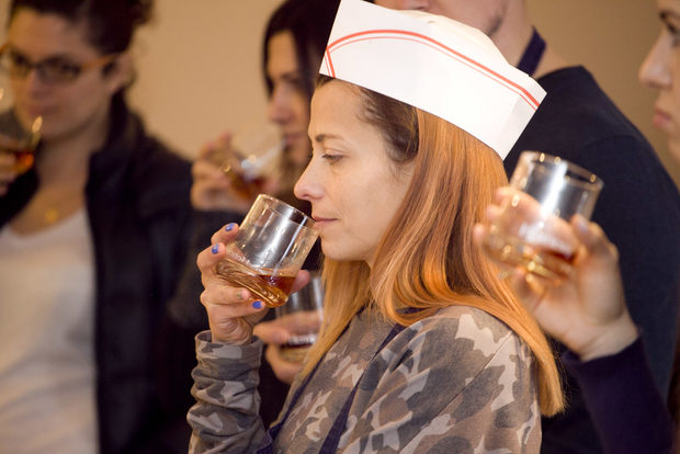 Участниците в курса имаха възможност да опитат финния и деликатен Hennessy Fine de Cognac, който чудесно се съчета с десертите, които направиха.
