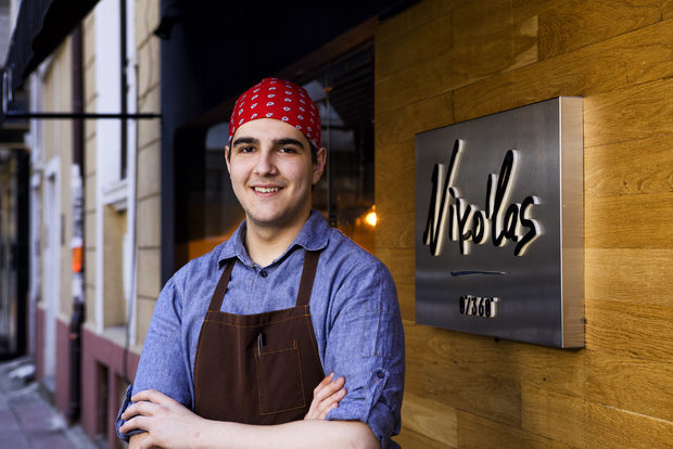 Кирил Стоев е на 18 години и работи в ресторант "Niko'las 0°/360°" при шеф Цветомир Николов. "Готварството е професията, която много обичам и която искам да работя", споделя той. Занимава се с готвене от 5 години, а от 2 години професионално в ресторанти и участия в състезания.
