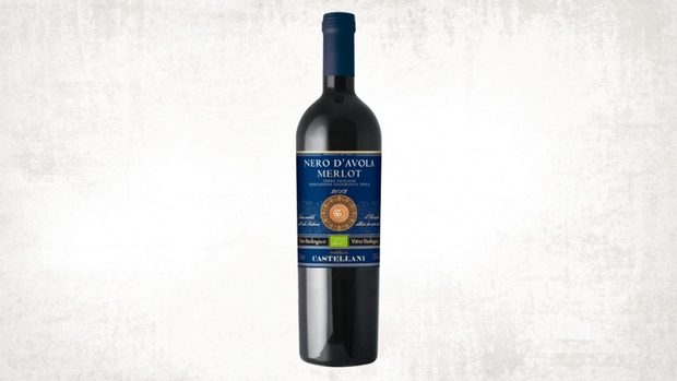 2015 Nero d'Avola & Merlot, Terre Siciliane IGT, Castellani, ItalyИнтензивен, рубиненочервен цвят с тъмновиолетов оттенък. Уникален плодов характер – червени боровинки, черна череша, нар, деликатен мек вкус с типичните плодови нотки и ядки. Средно плътно тяло с кадифена структура. Добре се съчетава с ризото, паста на фурна, червени меса, дивеч, агнешко и сирена с подправки.Цена: 9.00 лв.