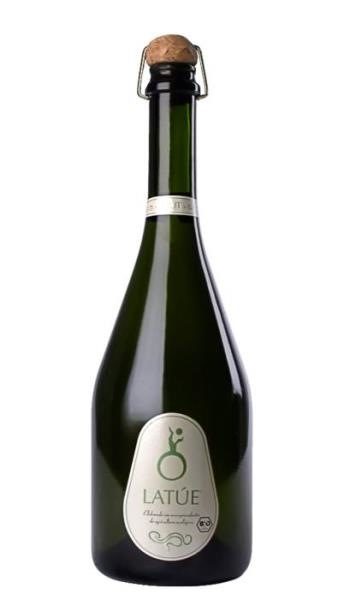 Latúe, Sparkling Organic Wine, Bodegas Latúe, San Isidro, S.C.C.L.M., SpainВино от био грозде сорт айрен, брано на ръка и направено по традиционен начин. Бледожълто, чисто и светло. Образува фини и устойчиви мехурчета. С пресен и интензивен аромат на ябълка и круша. Балансиран и свеж вкус. Съчетава се добре с предястия, супи, ядки, тестени храни, сирена и колбаси.Цена: 18.00 лв.