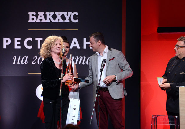 За трети път Grape Central победи конкурентите си в категория "Напитки и винена листа", а наградата им беше дадена от Цветан Бешевишки - управител на "Трансимпорт".