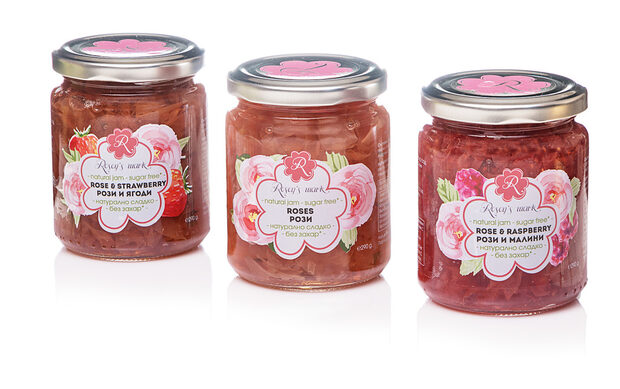 Компанията предлага три продуктови линии – натурални сладка с рози, био насипен чай и шоколад с рози, като серията шоколад с рози и българско розово масло притежава регистрация от Патентното ведомство на България за иновация под формата на полезен модел. Затова от септември серията шоколад ще бъде представена в нова опаковка.Всичко за Бакхус StrEAT Fest вижте тук.