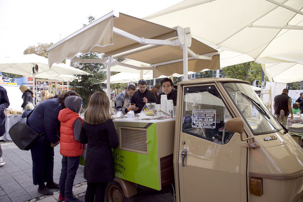 На щанда на Gelateria Naturalehttp://www.bacchus.bg/streatfest/sladko_and_soleno/2017/08/18/3026880_gelateria_naturale/