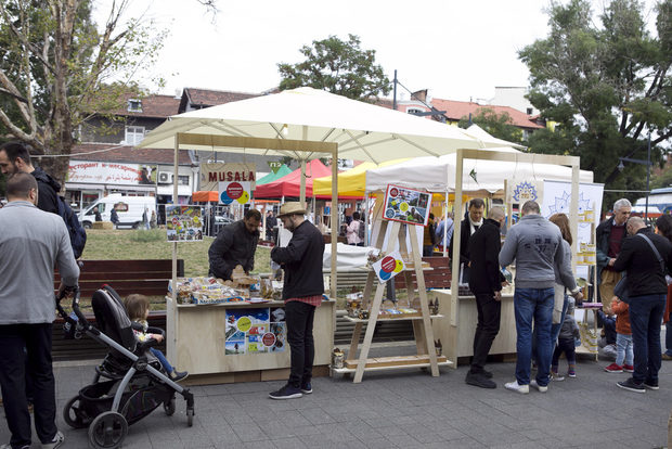 Щандовете на Мусала и Гхиhttp://www.bacchus.bg/streatfest/proizvoditeli/2017/09/07/3037595_musala_food_company/http://www.bacchus.bg/streatfest/proizvoditeli/2017/09/08/3038537_ghi_-_gopal_prasad/