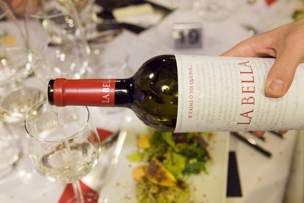 Компания на стартера направи бялото вино Katarzyna La Bella Chardonnay & Viognier & Sauvignon Blanc & Traminer 2016.