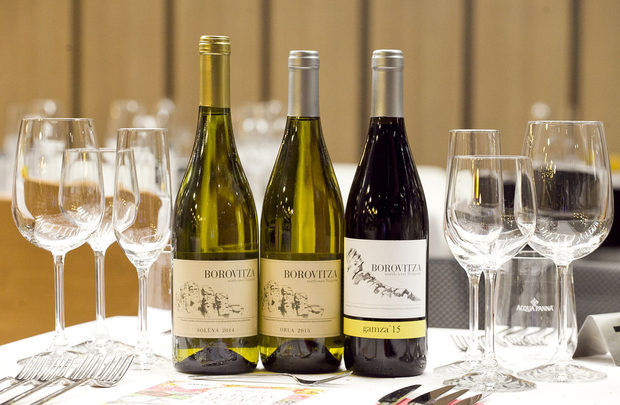 Компания на двете предястия направи бяло вино ORLA 2013, Borovitza, Danube plain, Vidin region, Bulgaria, Sauvignon blanc 40%, Chardonnay 40%, Rkatziteli 20%.
