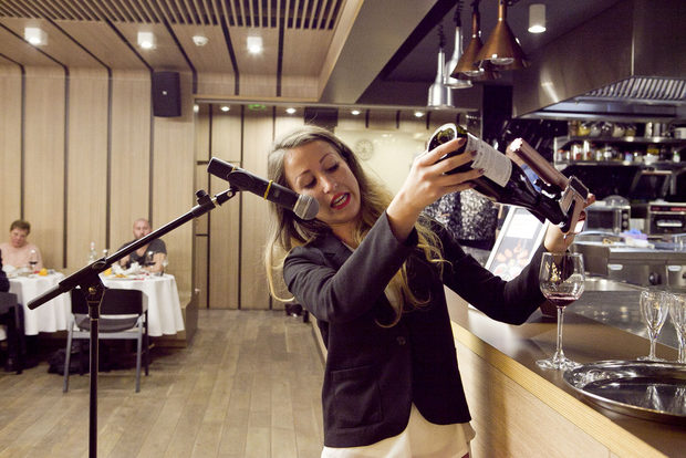 Благодарим и на партньорите ни от Coravin и на Теодора Александрова, която представи уникалната система за наливане на вина - практичен и достъпен уред, който ни позволява да си налеем вино на чаша, без да отваряме бутилката.