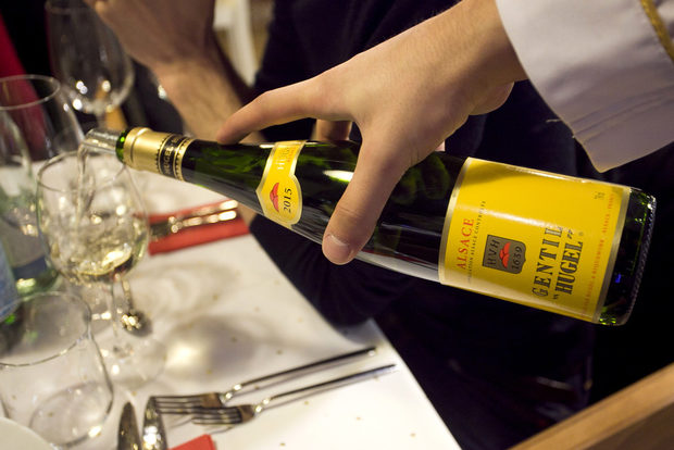 За съвършения завършек на предястието се включи чаша Hügel Gentil, Alsace 2015. Какво друго, освен класата на елзаските вина и опита на фамилия Hügel от 15 век можеше да даде изтънчения аромат и изразителна свежест, необходими на това предястие?