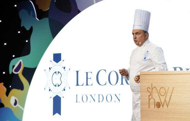 Първата лекция беше на шеф Емил Минев, кулинарен директор на Le Cordon Bleu London. Темата на презентацията беше "Think global, cook local".