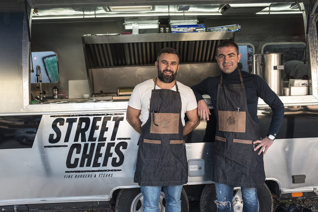 Street Chefs e първият food truck в София – на ъгъла на улиците Парчевич и Ангел Кънчев. От петзвездна каравана за семейни пътувания алуминиевият Airstream е умело превърнат в професионална кухня и в любимо място за бургери в София. Само половин година по-късно се появява и втората каравана – на ул. Козяк в квартал Лозенец.Street Chefs бързо стана трайна част от градската култура и среда, възпитавайки вкус към висококачествената улична храна, приготвена от свежи и пресни продукти на място, пред очите на клиентите с много любов и лично отношение."Ние от Street Chefs вярваме в хубавата улична храна и искаме да променим представите за street food и да покажем, че тази храна може да бъде едновременно здравословна, качествена, достъпна и вкусна. Поднесена без претенции, с много емоции и със специално отношение. И докато наблюдавате как се приготвя пред очите ви, ще разберете колко много обичаме добрата храна. И вас!"ул. Козяк 2-4ул. Ангел Всичко за Bacchus StrEAT Fest 2 вижте тук.Купете онлайн билет от тук: 