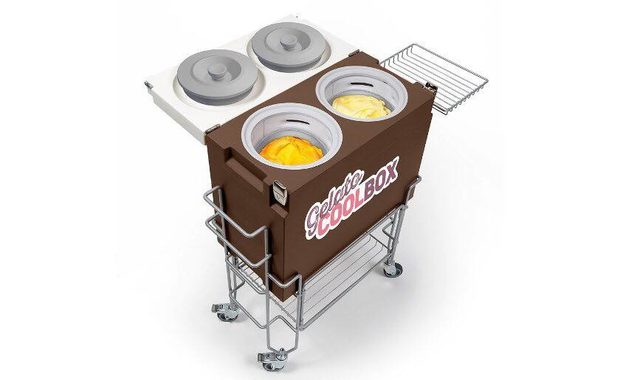 Какво се получава, когато Rosey’s mark влязат в партньорство с майстори на занаятчийски сладолед като Savini Gelato? Сладолед с рози, разбира се! Специално за посетителите на лятното издание на Бакхус StrEAT fest на щанда на Rosey’s mark ще представят възможно най-българския вкус гурме сладолед, за който можем да се сетим, а именно, йогурт с био розово масло! Изкусителният сладолед с рози ще може да бъде открит на щанда на Rosey’s mark на 9-ти юни, събота, от 15:00 до 19:00 ч. и на 10-ти юни, неделя, от 11:00 до 16:00 ч.Всичко за Bacchus StrEAT Fest 2 вижте тук.КУПЕТЕ БИЛЕТ ОНЛАЙН »