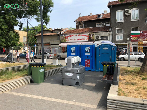 Със своя близо 20-годишен опит в сферата на отдаването под наем намобилно оборудване, EKOTOI може да се похвали с високо качество напродуктите, професионално отношение и квалифициран екип. >>>Всичко за Бакхус FishFest вижте тук.Научавайте новостите за събитието във Facebook.КУПЕТЕ БИЛЕТ ОНЛАЙН >>>