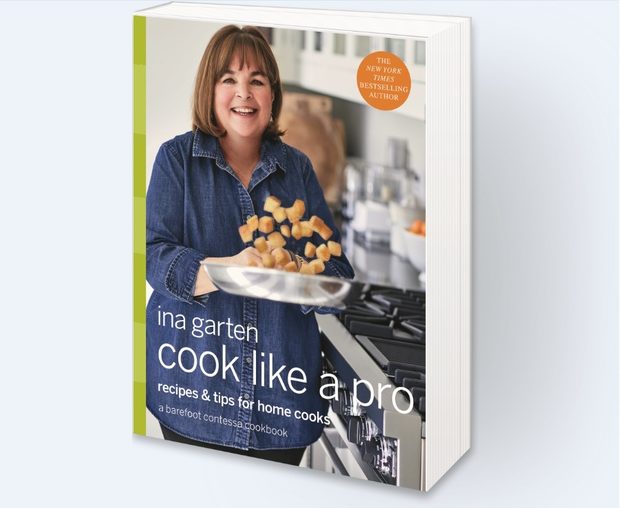 Ina Garten Cook Like a ProАйна Гартен, или Босата контеса, е позната и на българските зрители на Food Network с мекото си излъчване и сърдечната усмивка, с която готви за приятели или съветва напълно непознати по кулинарни въпроси. Нейната сила е в неизчерпаемия запас от трикове, които правят готвенето едновременно по-леко и по-сполучливо. В Cook Like a Pro също се съдържат разнообразни "пищови" - например в раздела за печене на десерти Айна обяснява, че е добре при приготвянето им да използвате яйца със стайна температура. А ако сте забравили да ги извадите навреме от хладилника, просто ги оставете да постоят в топла вода 5 - 10 минути. Ценно е и приложението със заместители - какво да използвате, ако случайно ви липсва определена съставка. Тук е публикувана и рецептата, с която Босата контеса се гордее най-много - торта с рикота и свежи смокини.