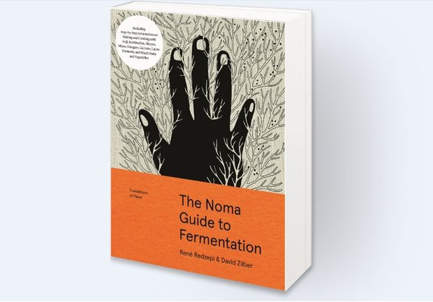 The Noma Guide to FermentationВ "Нома", четирикратен носител на титлата най-добър ресторант в света, всяко ястие включва продукт, преминал някаква форма на ферментация - това може да е капка оцет, богато на умами мисо, черен чесън или туршия от боровинки.The Noma Guide to Fermentation (изд. Artisan) e едно от забележителните нови издания от тази есен. Wired я нарича "лек за скуката в кухнята" и със сигурност не греши - в тази книга ще намерите инструкции от това как да направите млечнокисела ферментация на сливи и манатарки до това как да си приготвите оцет от уиски или да си сглобите собствена ферментационна камера. От увлекателно разказаните и грижливо онагледени рецепти личи как Рене Реджепи, шеф-готвач и собственик на "Нома", и Давид Зилберт, отговарящият за ферментацията в "Нома", се забавляват, докато ни въвеждат в един от най-старите методи в света за консервиране на храна. Тази книга ще ви вдъхнови да отворите кухнята си за добрите видове бактерии и гъби, които трансформират храната и й придават цяла вселена по-комплексни вкусове.
