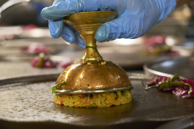 Основното ястие на шеф Пракаш Мишра нагледно показа, че индийската кухня е и вкус, и текстура, и разнообразие, и композиция.
