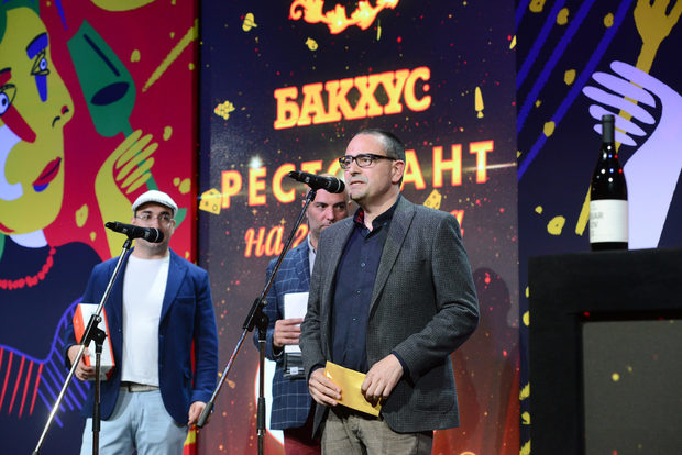 Дойде ред и за наградата за "Винена листа и напиткиDiVino". Тя беше връчена от Емил Коралов, DiVino и Марко Стойчев, Синерджи.