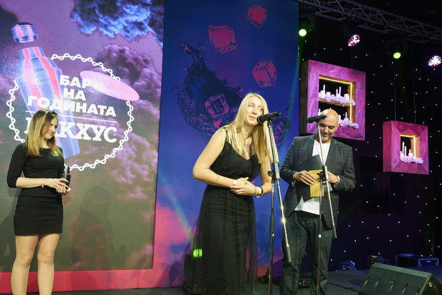 Първата награда беше в категория "Дебют". Наградата връчи Моника Стефанова, съосновател на агенция XactWay.
