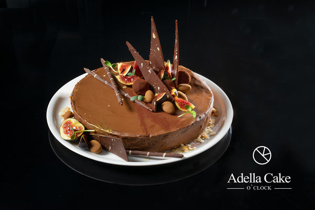 Adella Cake O`clock e новооткрита бутикова локация за сладки изкушения, част от италианския ресторант Adella Ristorante Italiano by Gabriele Federici, намираща се на ул. Тинтява 15.Ние сме екип от непрекъснато вдъхновени творци, пресъздаващи емоция от всеки продукт, вкус, аромат, текстура и цвят и целим да инспирираме вашите сетива.Избирайки висококачествени продукти, пресъздаваме палитра от емоции, чувства и настроения, в сладко изкушение – десерт, който да предизвика въображението за нови цветови и вкусови усещания. Вижте какво ще хапнете при нас на 8 и 9 юни на Бакхус StrEAT Fest >>>Следете ни последните новости във Facebook »Всичко за Bacchus StrEAT Fest вижте тук. »Купете билет онлайн от тук