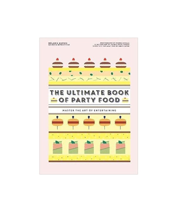 The Ultimate Book of Party FoodMelanie Dupuis Заглавието си казва всичко. The Ultimate Book of Party Food е ултимативната книга, необходима на всеки, който обича да има гости вкъщи. Или не обича, но винаги някак всички се озовават у тях и трябва бързо да измислят какво да сготвят набързо. Е, книгата има страхотна селекция - започва с базисните сосове, хлябове и тесто. Първата половина е посветена на малките хапки, сандвичи, рула, супи и тарталети, както и на сладки изкушения като макарони и малки крем пити. Всяка рецепта е придружена от красиви фотографии от всяка стъпка от процеса на приготвяне, така че да е максимално полезна. Включително ще намерите и съвети как да планирате менюто си, времето си и пространството в хладилника си най-добре, както и няколко примерни менюта за по-сериозни партита