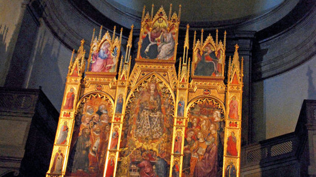 В една от църквите на Монталчино - тосканските градове върху хълмове са златен стандарт отвън и отвътре