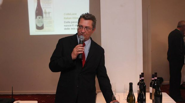 Сомелиерът Махаил Марковски, председател на асоциацията на професионалните сомелиери в България, престави 16 различни вина в категориите пенливи, бели, розе и червени.
