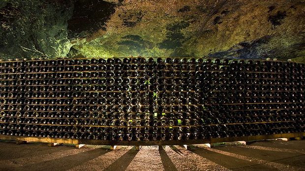 Прилепната галерия в пещерата Магура, където отлежават пенливите вина на избата/ Снимка: Изба Магура