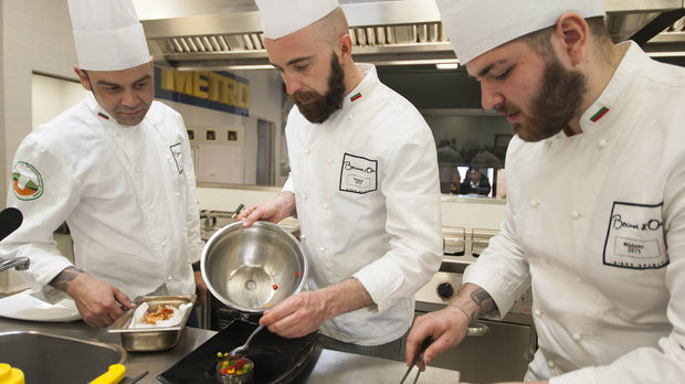 Българският Bocuse d’Or отбор се грижи за екипировката си.