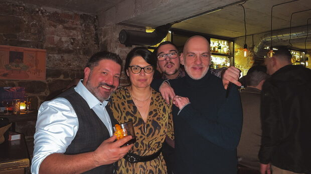 С екипа на 5L Speakeasy Bar по време на посещението си в София - с основателите Дарко Ангелески (вляво) и Петра Димитрова, и бармана Васил