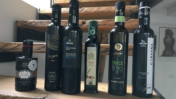 Разнообразни екстра върджин маслинови масла от Италия