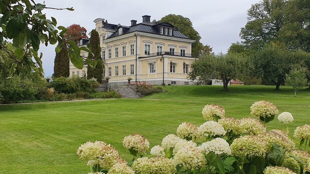 Основната сграда на имението Färna