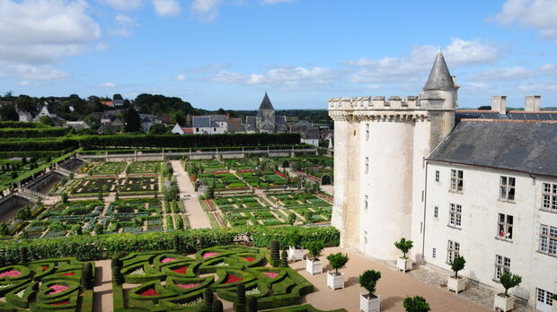Замъкът Виландри е известен с уникалните си градини