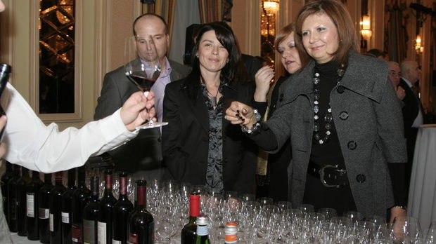 Гостите на церемонията имаха възможността да опитат всяко от 50-те най-добри български вина.