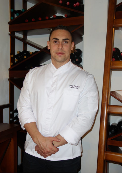 От съвсем скоро ресторант Come Prima приветства своя нов главен готвач Тревор Портели. Той е малтийски кулинарен специалист с над 15-годишен международен опит в петзвездни хотели и ресторанти. Шеф Портели има натрупан межуднароден опит в Малта и Великобритания, а миналата година получава приза "Най-добър главен готвач" на Малта за 2016 г.