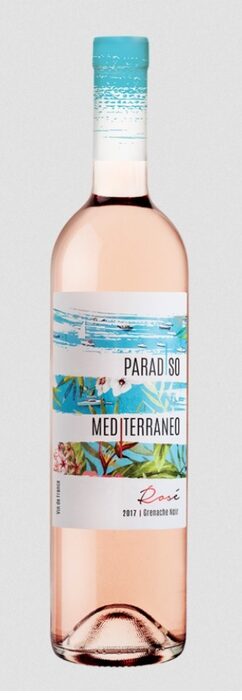 Paradiso Mediterraneo Rose 2017 / ценова категория до 10 лв.Има една разширяваща се като цунами пазарна категория в световен мащаб и това са розетата. Дали по-бледи или по-наситени, с по-плътни и дебели тела или ефирни като крилца на пеперуда, това са вината, които направо помитат всичко по пътя си. И така, една селекция от летни вина не може да бъде пълна, ако в нея липсва розе от Прованс. Това, на което се спрях, е в много разумен ценови сегмент, а в същото време е класическо и свежо, така да се каже, едно симпатично розе, дошло направо от Лазурния бряг.