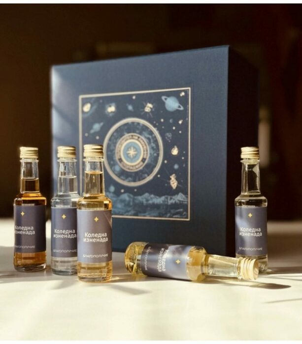 Ракиен календарRakiaSHOP и "Аркана" черпят с "Пътеводител на Ракиения стопаджия" с 25 различни ракии – гроздови и плодови, отлежали и неотлежали. Arkana е премиум българска ракия от собствените лозя на Seewines, основно от Мускат Отонел в няколко висококачествени серии (Single Barrel, Master Blend, Borea, Nota), отличаващи се с богати ароматни профили и силен фокус върху занаятчийския подход.От тук 