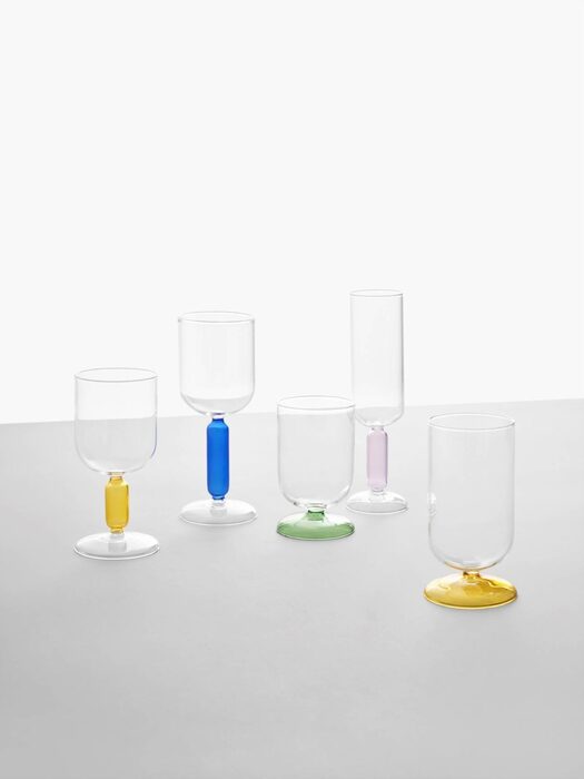 Стъклена чаша за вино Bloom Light BlueОще красиви чаши - този път от италианския бранд Ichendorf Milano, съчетава изтънчен дизайн и ръчно изработено стъкло. Тази чаша е част от колекция Bloom, проектирана от Denis Guidone, която разглежда формата и цвета като начин да направи пиенето на вино по‑приятно и визуално изразително. Изработена от боросиликатно стъкло, с 300 - 450 мл вместимост, 8 × 8 × 20 см и в няколко цветови варианта на столчето.От магазин N8, цена: 20.00€